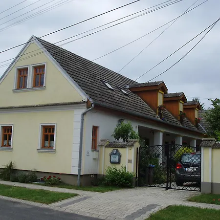 Rudolf's Fogado ゲストハウス Zsira