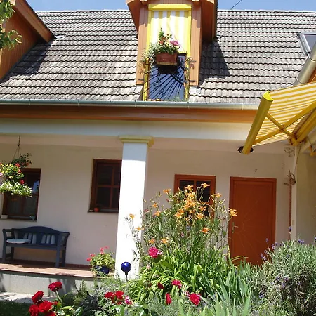 ゲストハウス Rudolf's Fogado