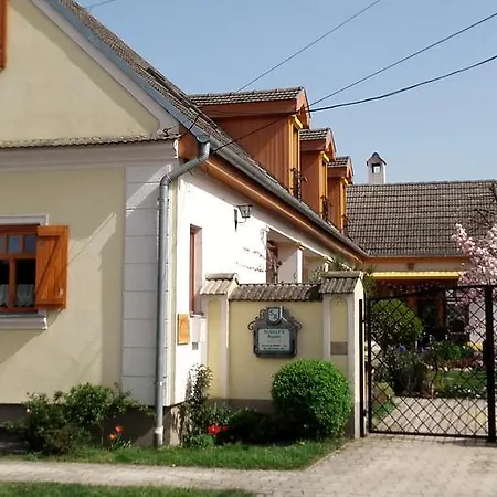 ゲストハウス Rudolf's Fogado 3*