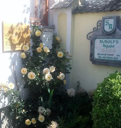 Rudolf's Fogado ゲストハウス 3*