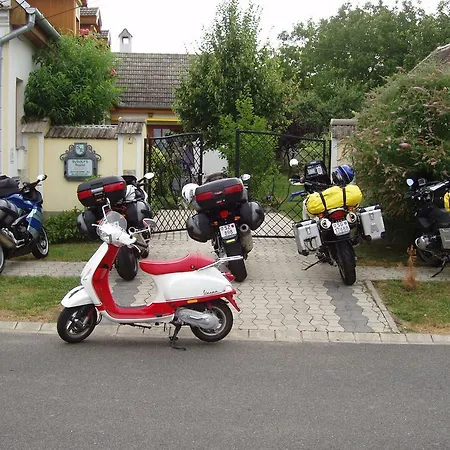 ゲストハウス Rudolf's Fogado Zsira